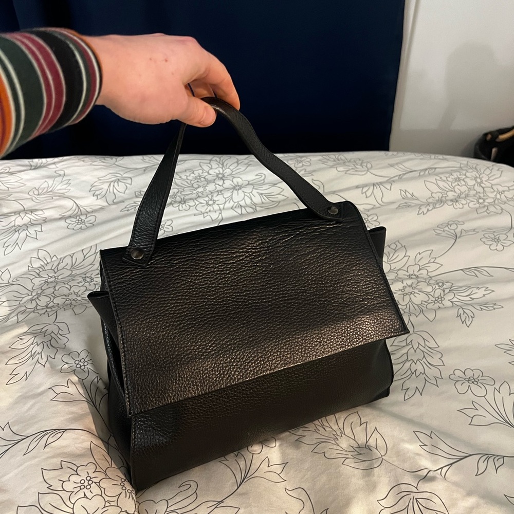 Vittoria Napoli Leather Hand Bag